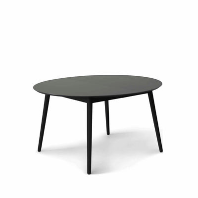 Meza by Hammel Round spisebord med bordplade i grafit nano laminat og ben i sortbejdset ask.