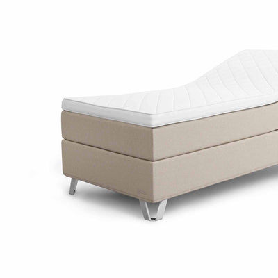 Triangle sengeben fra Jensen i 14 cm og blank aluminium.