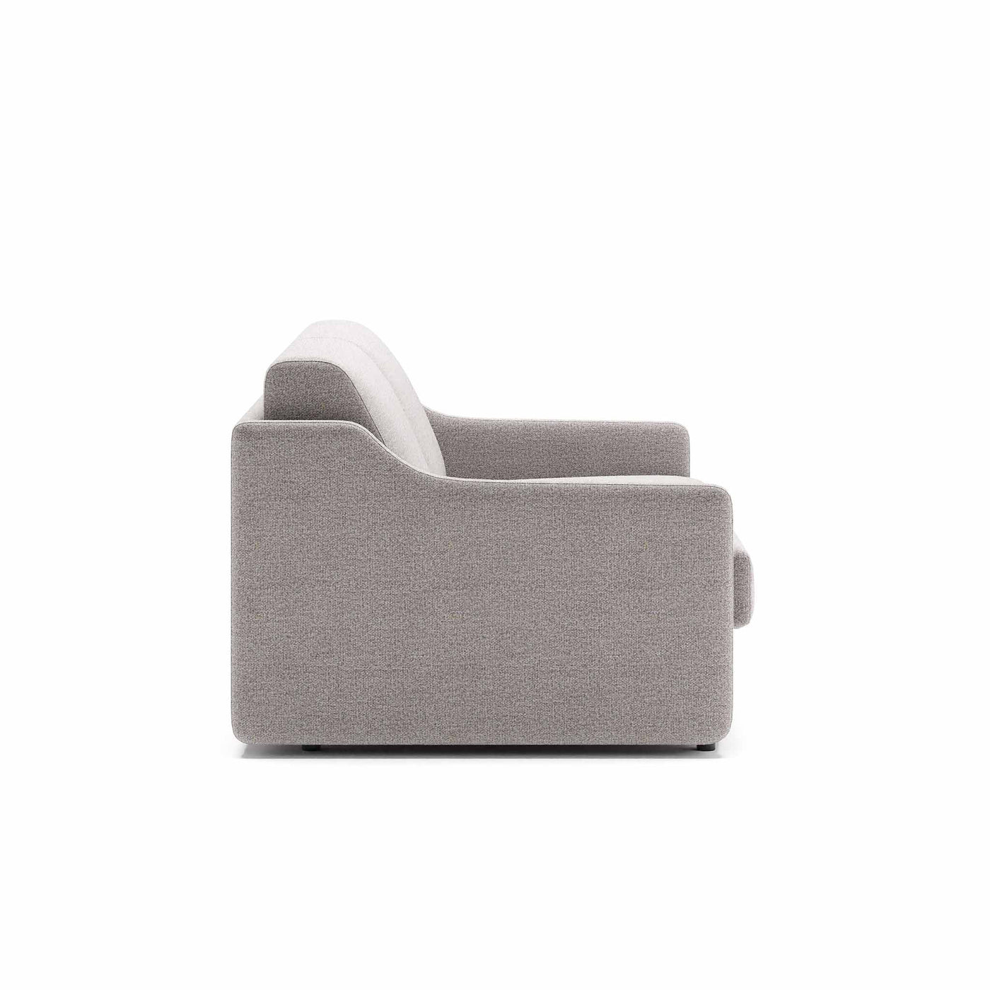 Alma 502 sovesofa fra Favn Living i Sama stof i farven grå