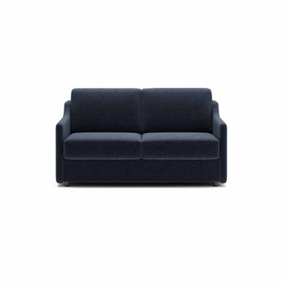 Alma 502 sovesofa fra Favn Living i Sama stof i farven blå