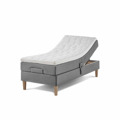 Opus Comfort elevationsseng i str. 90 x 200 cm med stof i stilren grå farve.