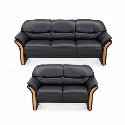 Aarø sofasæt fra Hjort Knudsen i sort semianilin læder og med arm med træbakker i olieret egetræ.