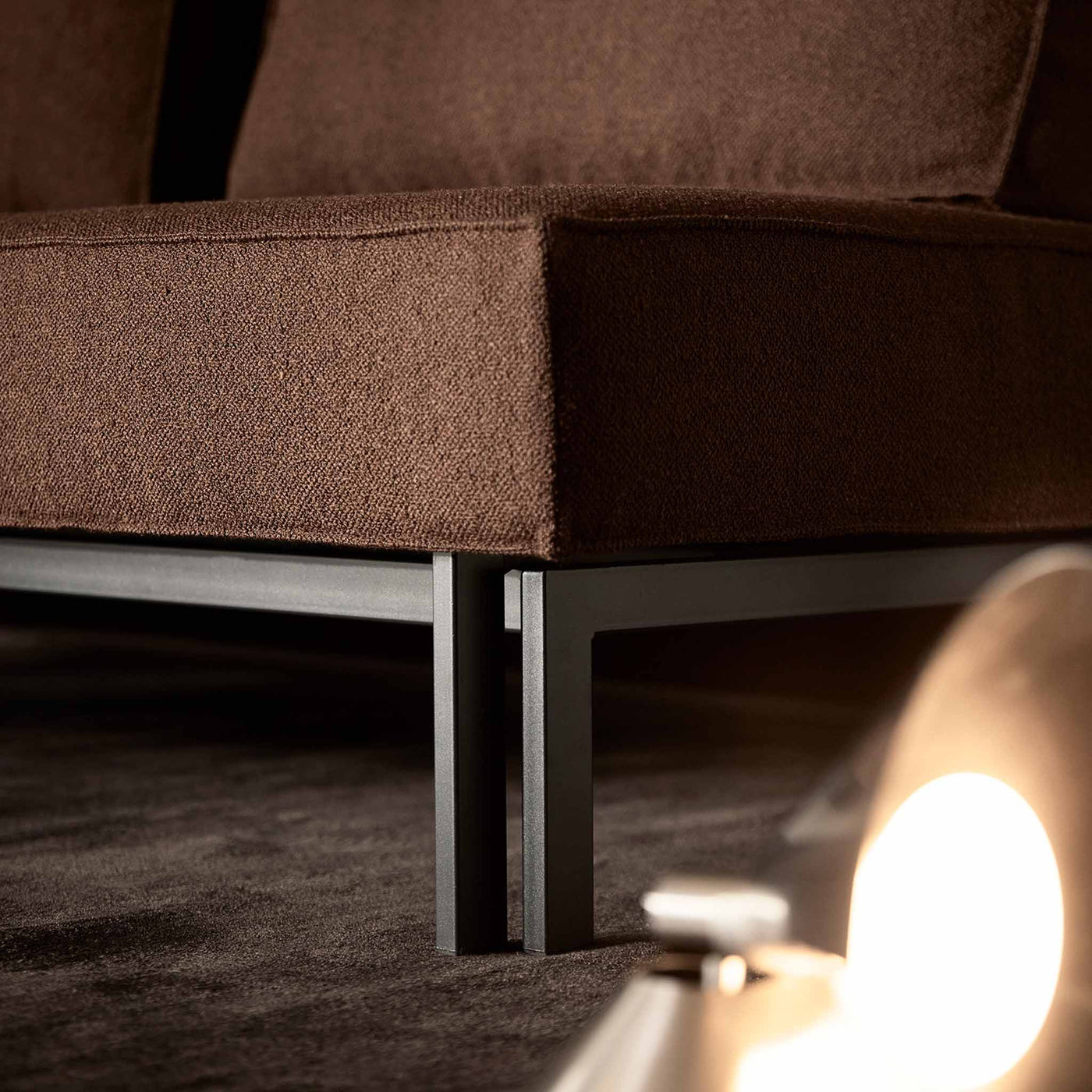 Black Sly sovesofa fra Innovation Living i 359 Taura Cappuccino stof