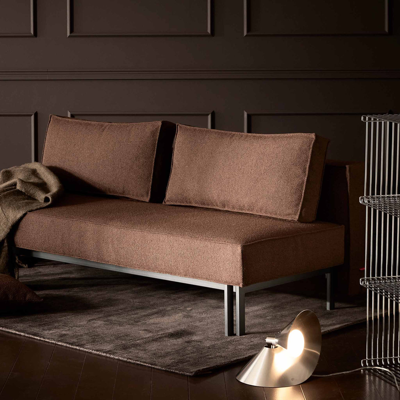 Black Sly sovesofa fra Innovation Living i 359 Taura Cappuccino stof