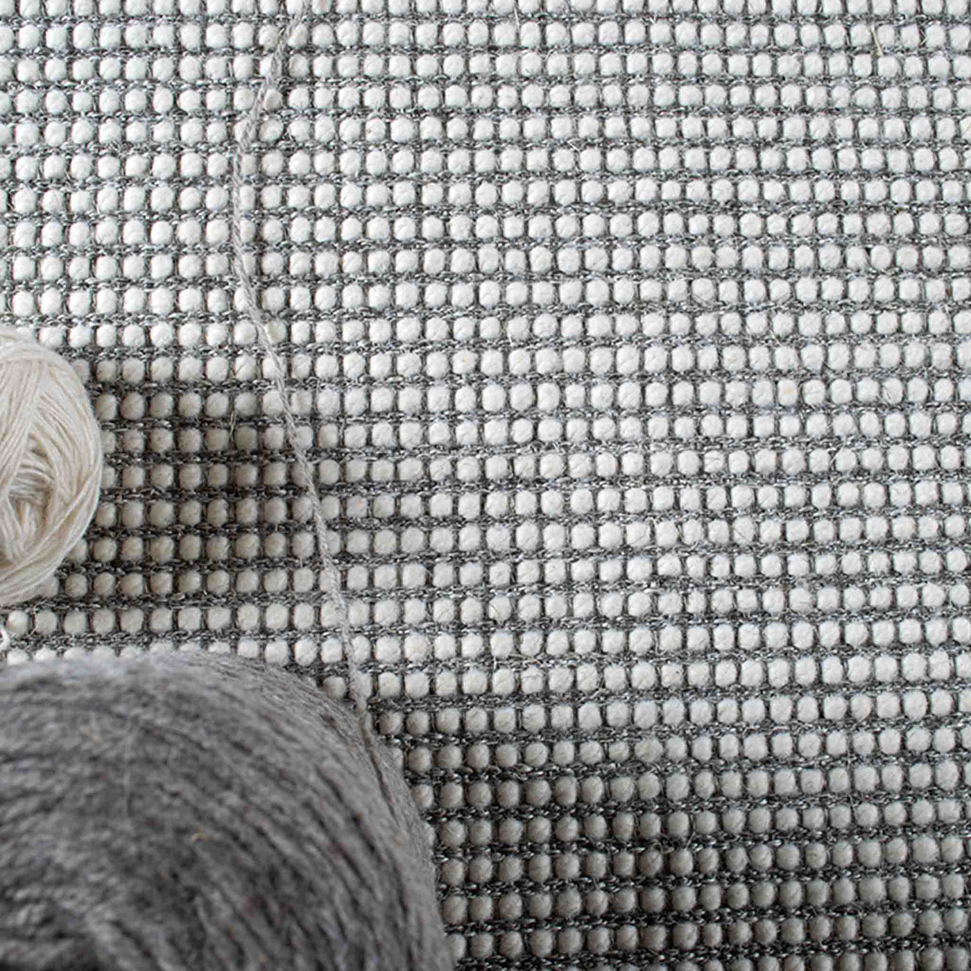 Costa Rica fladvævet tæppe i grå fra HC Tæpper
