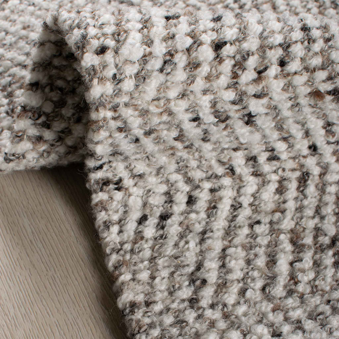 Dover håndlavet tæppe i white stone fra HC Interior Rugs