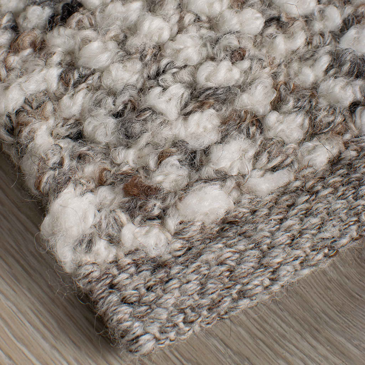 Dover håndlavet tæppe i white stone fra HC Interior Rugs