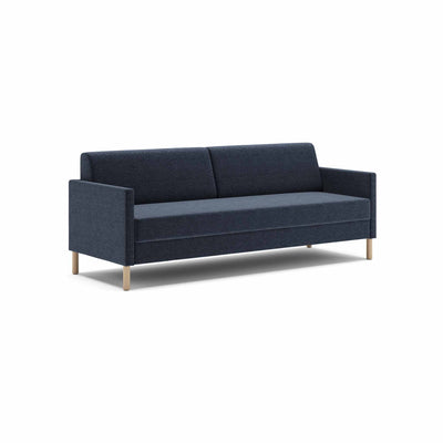 Estrid sovesofa fra Favn Living i Sama stof i farven 339 Deep Blue