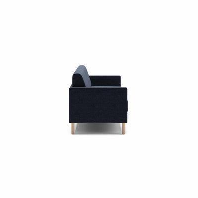 Estrid sovesofa fra Favn Living i Sama stof i farven 339 Deep Blue