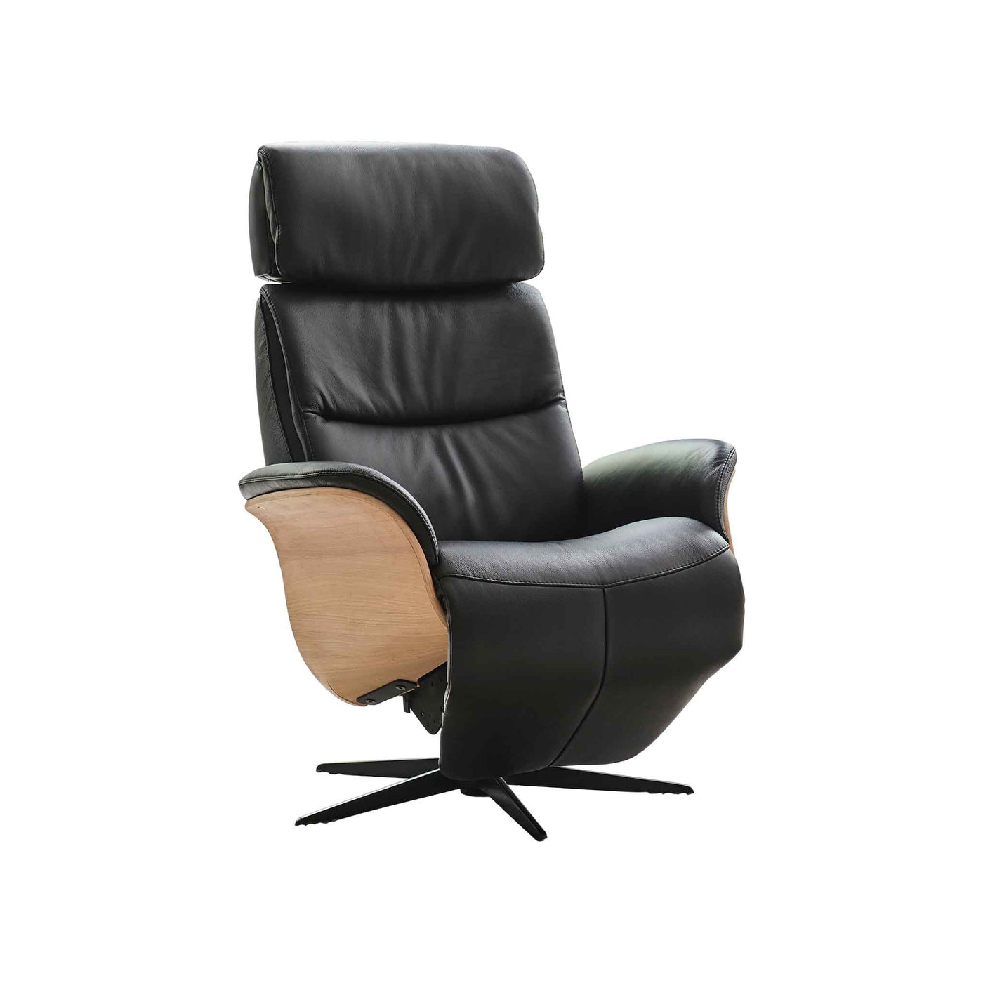 Golf lænestol med recliner i sort læder og hvidolieret eg fra Hjort Knudsen