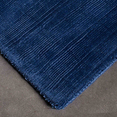 Larvik håndvævet tæppe i blå fra HC Tæpper