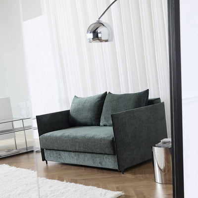 Luoma sovesofa fra Innovation Living i stof 281 Avella Pine Green