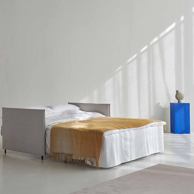 Luoma sovesofa fra Innovation Living i stof 300 Weda Sand