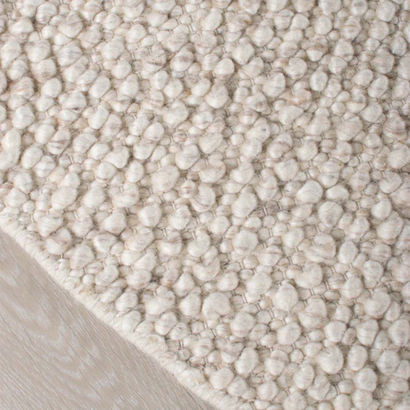 Rundt Pebble i beige fra HC Interior Rugs