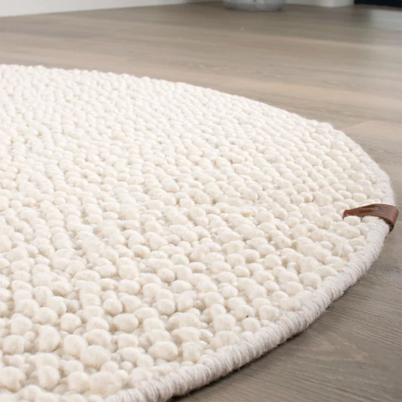 Rundt Pebble tæppe i Ivory fra HC Interior Rugs