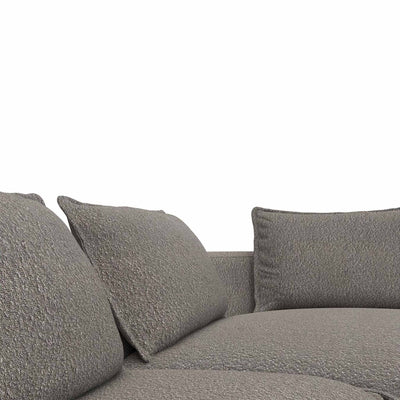 Samone XL chaiselongsofa fra Favn Living i Roma boucle stof i lys brunlig nuance