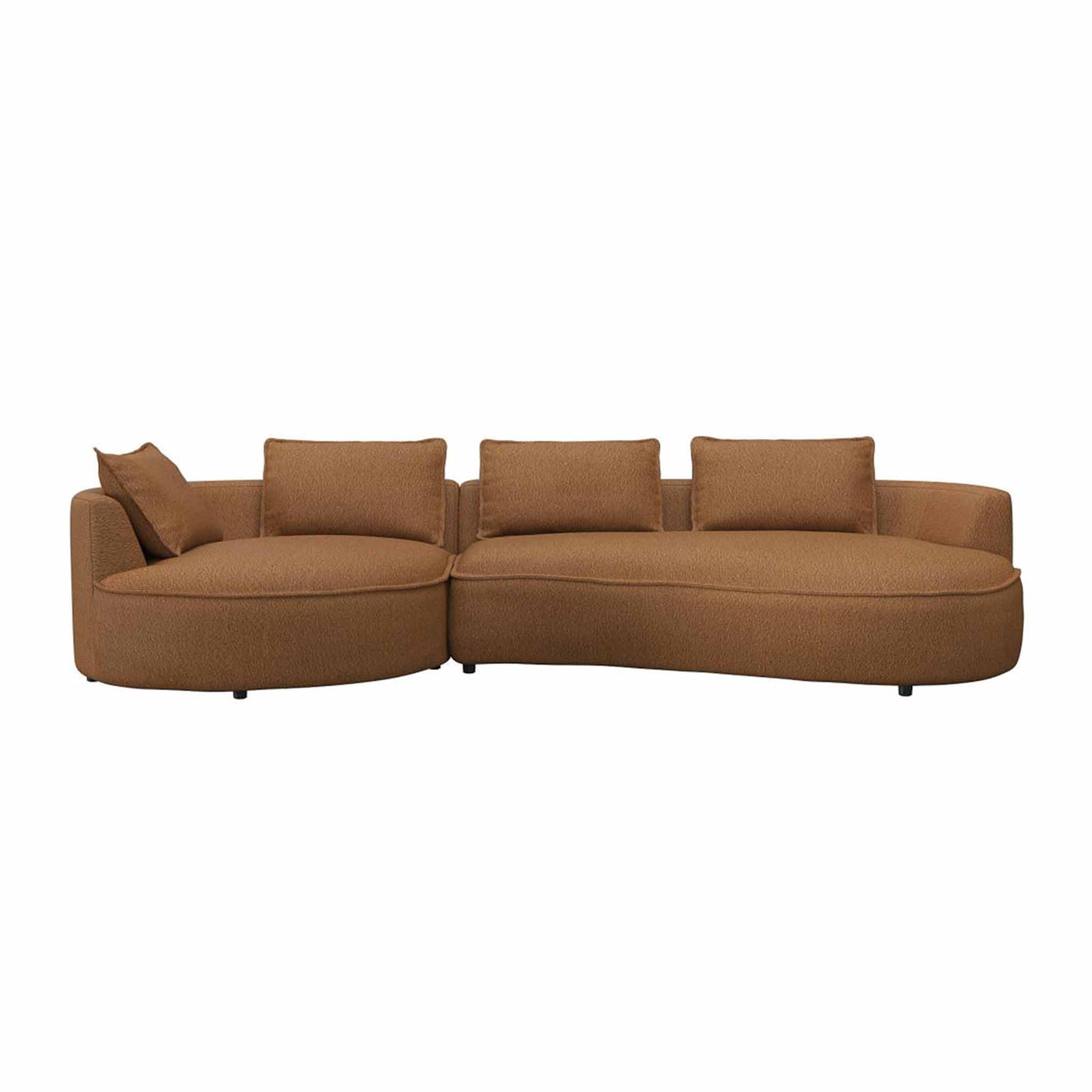 Samone XL Chaiselongsofa fra Favn Living i Roma bouclé stof i caramel nuance