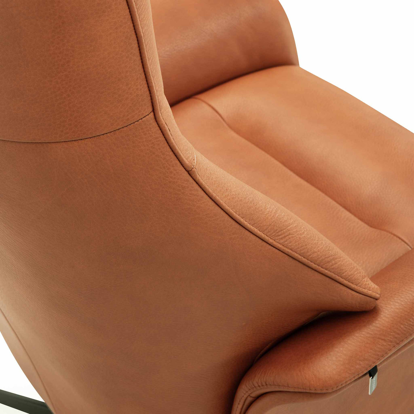 Anna lænestol med manuel recliner fra Skagen Studio i cognac farvet Anilux læder