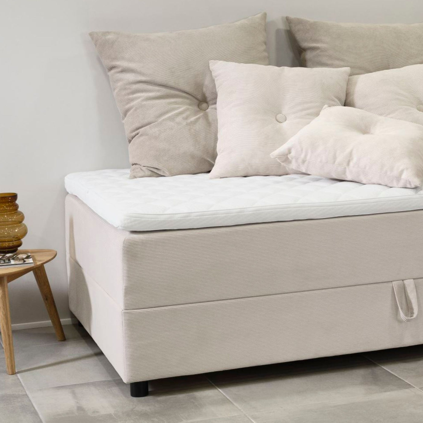 Space Dreams seng med opbevaring 90 x 200 cm. i Lisboa stof i farven Beige