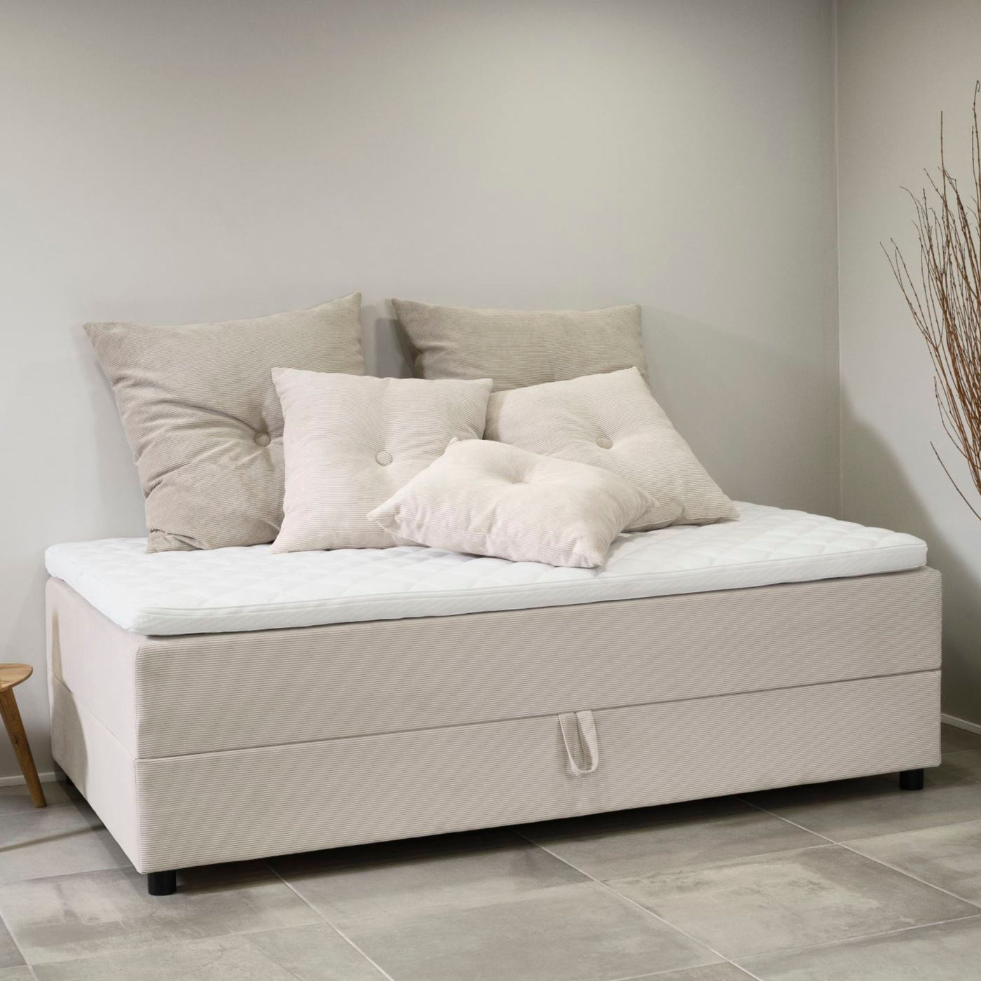 Space Dreams seng med opbevaring 80 x 200 cm. i Lisboa stof i farven Beige