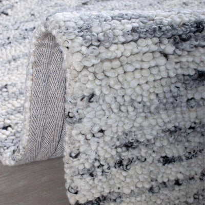 York håndlavet tæppe i hvid / sort fra HC Interior Rugs