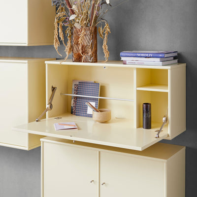 Miljøbillede af væghængt skrivebord/skrivepult fra Mistral i lys gul.