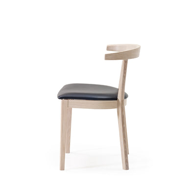 SM52 spisebordsstol i hvidolieret eg med sort CC læder fra Skovby