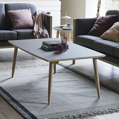 H142 sofabord fra Vannerup Møbelfabrik med grå-brun laminat og ben i hvidolieret eg.