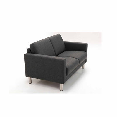 City 2-personers sofa i mørkegrå stof med stålben fra Hjort Knudsen