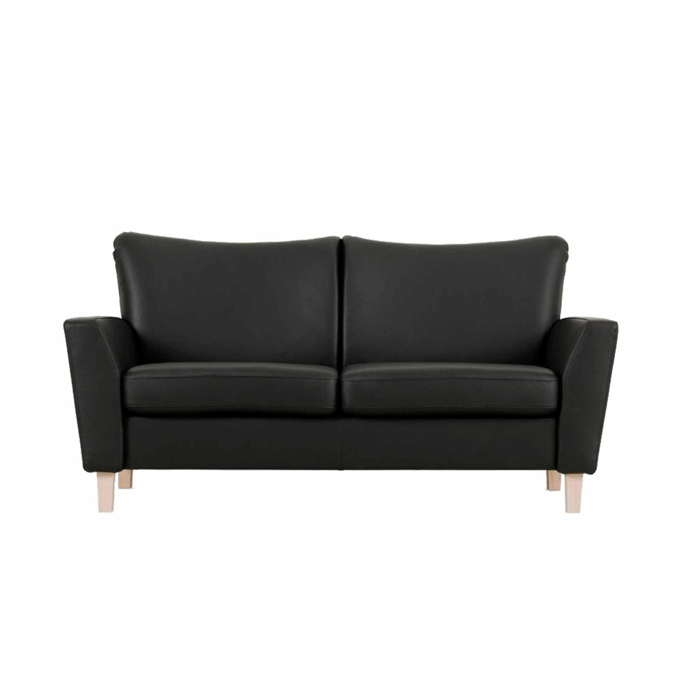 System+ 2,5-personers sofa fra Brunstad i sort læder med ben i eg