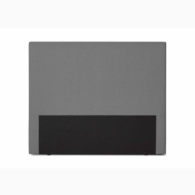 Curve Basic sengegavl fra Opus i 140 cm og betrukket med stof i grå farve.