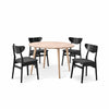 Esther spisebordssæt fra Casø Furniture. Esther spisebord i hvidolieret eg og 4 Esther spisebordsstole i sortbejdset eg med lædersæde