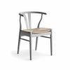 Findahl by Hammel Freja spisebordsstol i grå lakeret bøg med natur flet sæde.