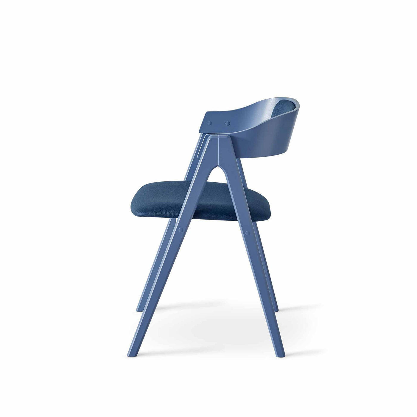 Findahl by Hammel Mette spisebordsstol i blå lakeret bøgetræ med sæde i corsica 50 stof.