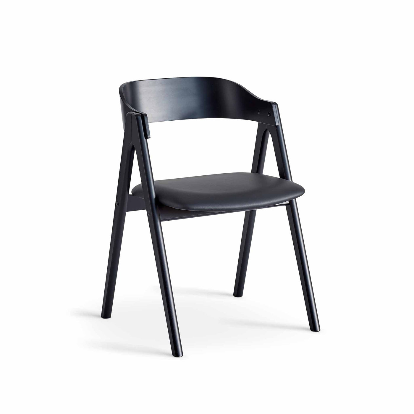 Findahl by Hammel Mette spisebordsstol i sortlakeret eg med sæde i sort læder.