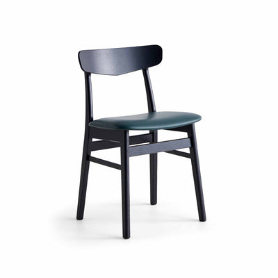 Findahl by Hammel Mosbøl spisebordsstol i sortlakeret eg med grøn læder sæde.