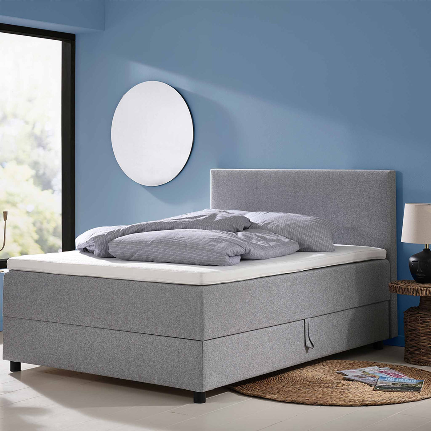Flygel seng med opbevaring i 120 x 200 cm med stof i flot lysegrå farve.