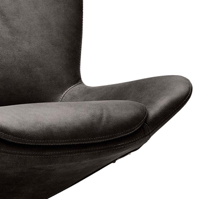Havanna loungestol i gråt nubuck-look stof med ben i sort stål fra Hjort Knudsen