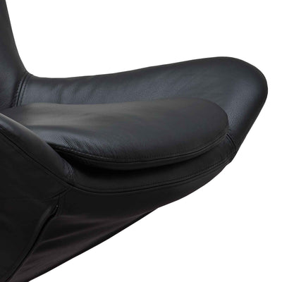 Havanna loungestol i sort læder med børstet stålben med skammel fra Hjort Knudsen
