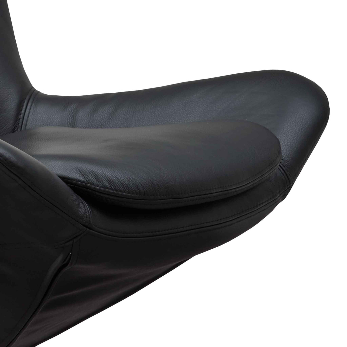 Havanna loungestol i sort læder med ben i børstet krom fra Hjort Knudsen
