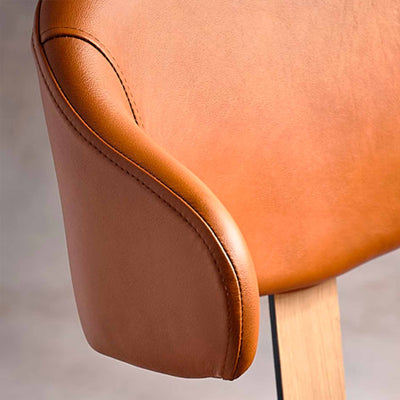 PBJ Designhouse Maior spisebordsstol i eg med cognac læder.