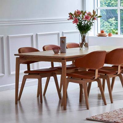 PBJ Designhouse Maior spisebordsstol i eg med cognac læder.