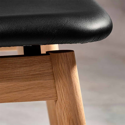PBJ Designhouse Maior spisebordsstol i eg med sort læder.