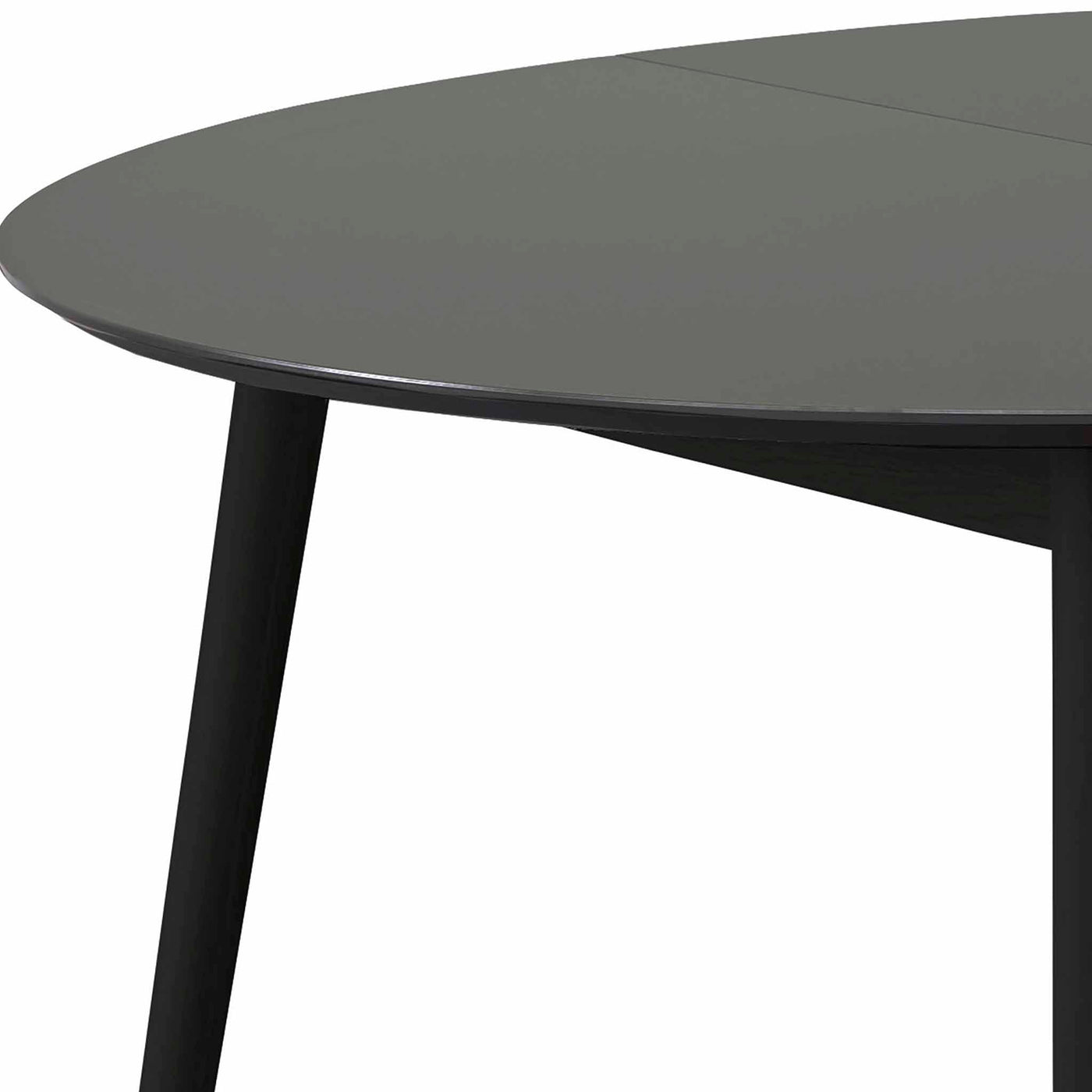 Meza by Hammel Round spisebord med bordplade i grafit nano laminat og ben i sortbejdset ask.