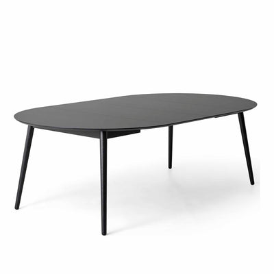 Meza by Hammel Round spisebord med bordplade i sort nano laminat med ben i sortbejdset ask.