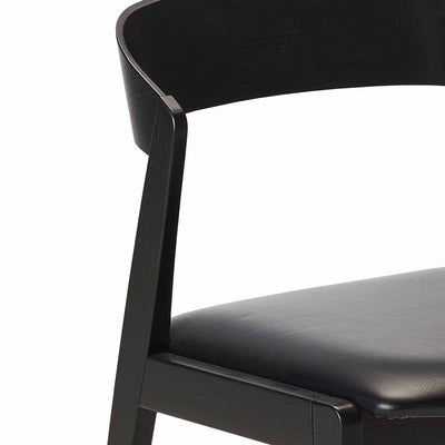 SM 825 spisebordsstol fra Skovby i sortbejdset eg med sort læder sæde 
