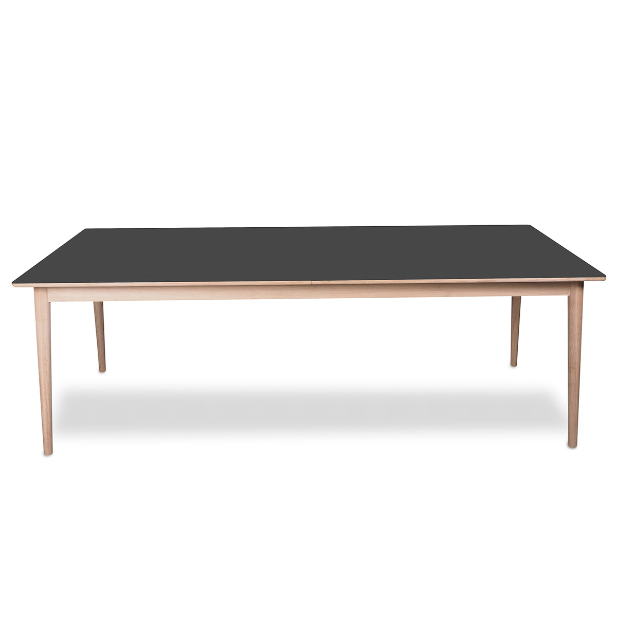 PBJ Designhouse Sesame spisebord i hvidpigmenteret lakeret eg med grå nano laminat bordplade.