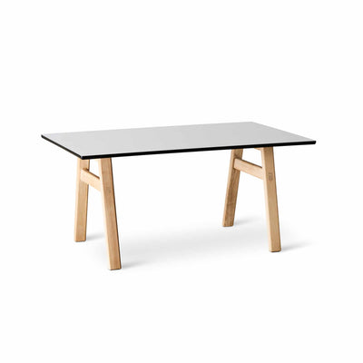 Svane Design Idyl spisebord i 95 x 160 cm med bordplade i hvid nano laminat med ben i ubehandlet eg.