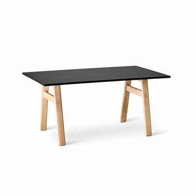Svane Design Idyl spisebord 95 x 160 cm med bordplade i sort nano laminat og ben i ubehandlet eg.