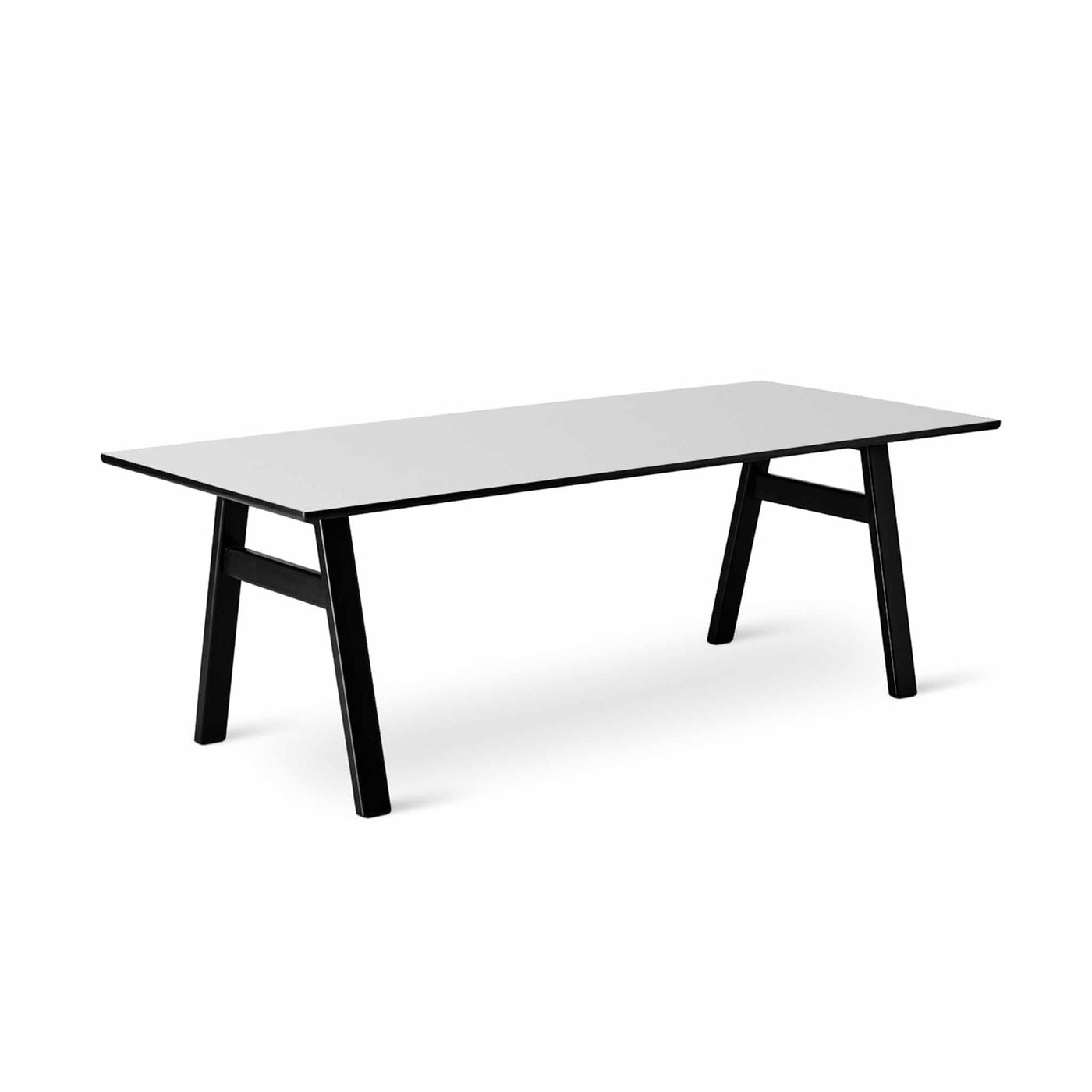 Svane Design Idyl spisebord i 95 x 220 cm med bordplade i hvid nano laminat med ben i sortbejdset bøg.